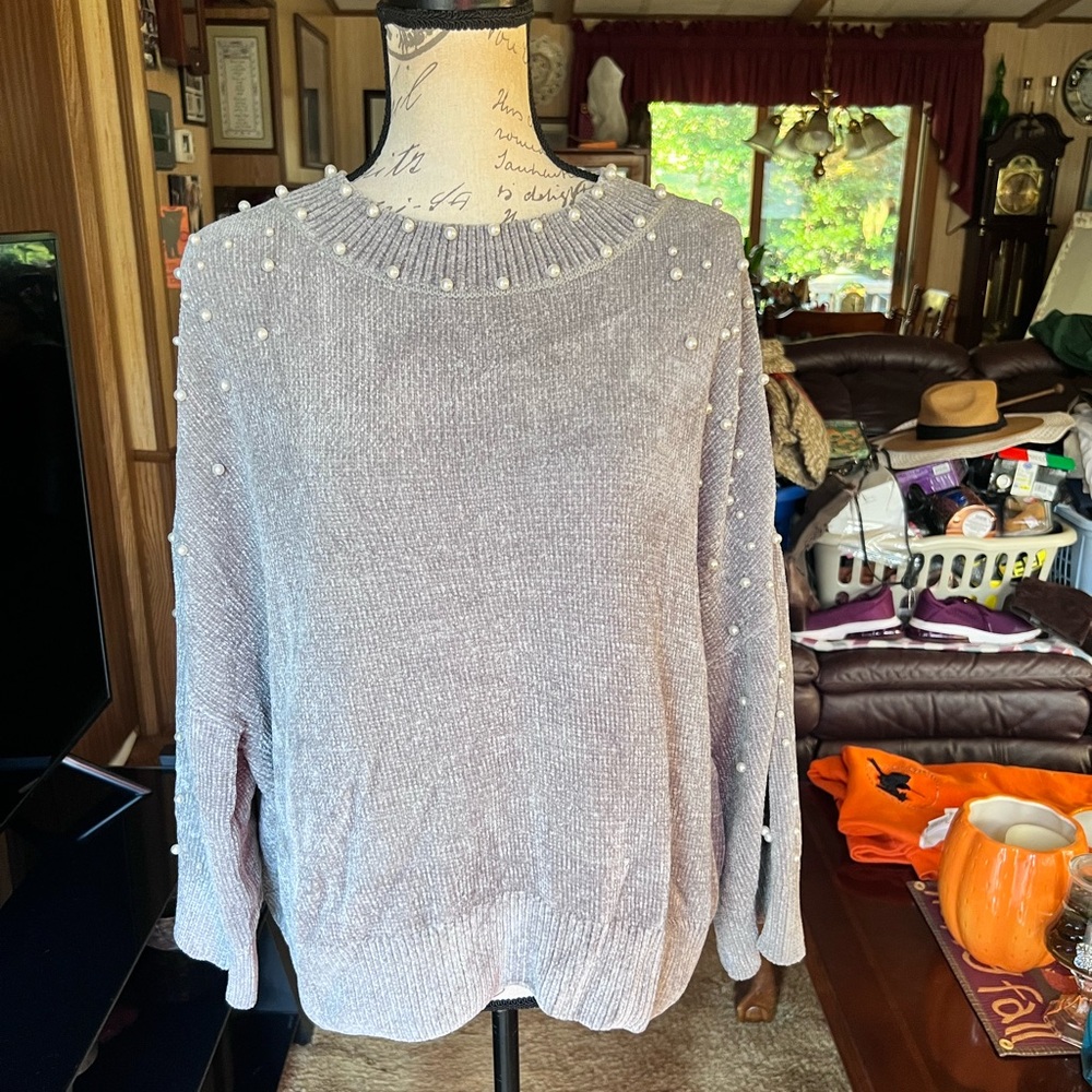 Crown & Ivy Women's Gray Chenille Pearl Accent Pullover Sweater Size L.